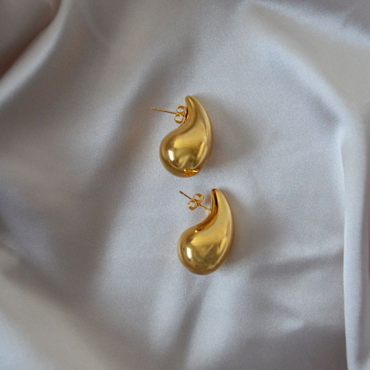 Golden Water Drop Earing